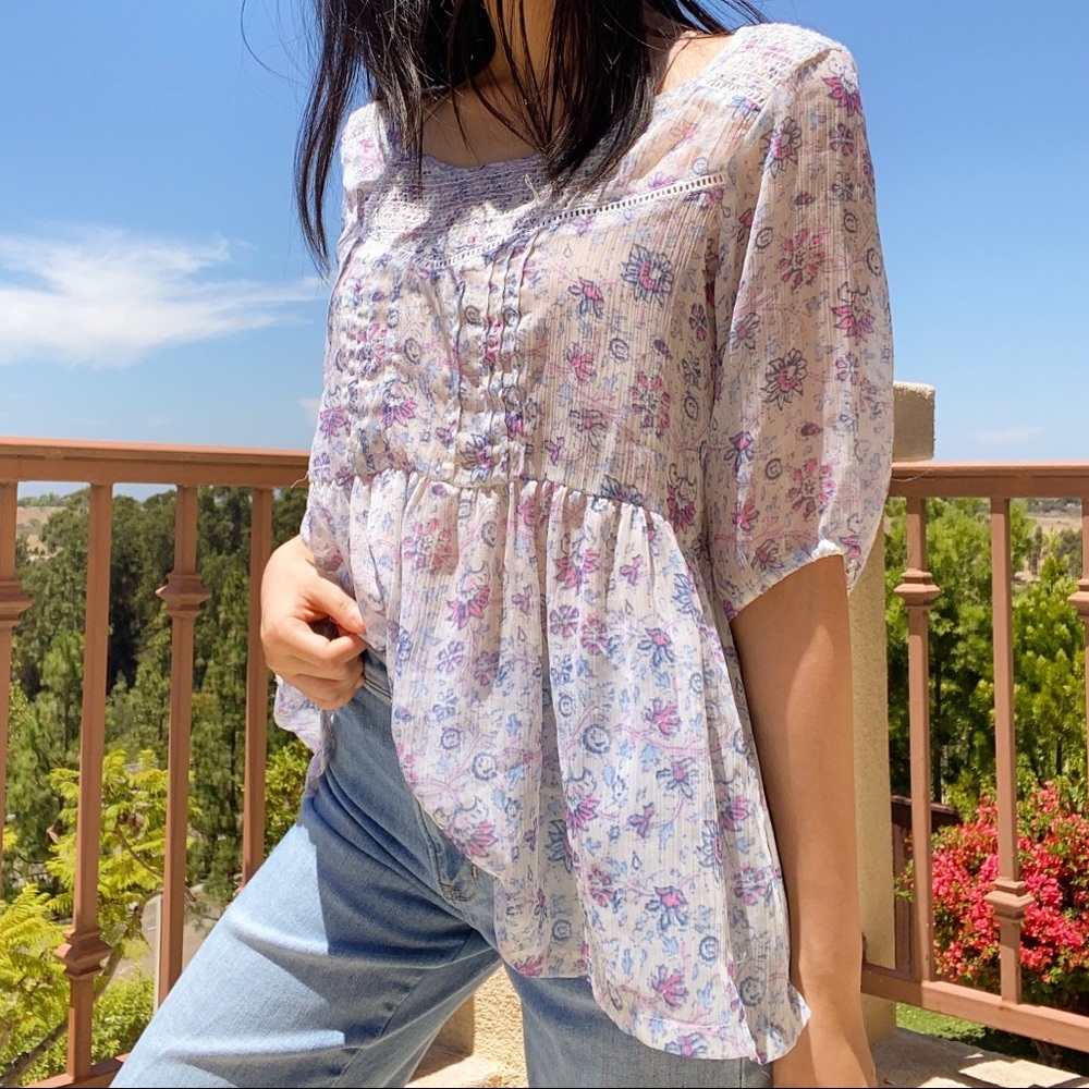 ❌ SOLD ❌ Sheer Abercrombie floral summer blouse